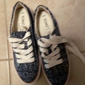 Toms sneakers
